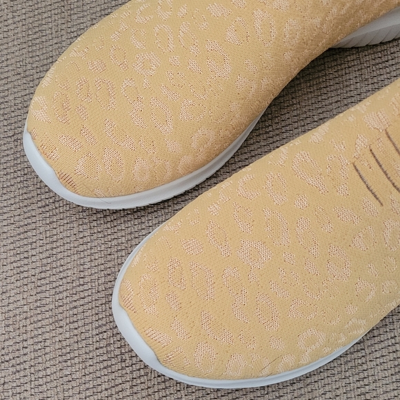 SKECHERS ULTRA FLEX JACQUARD YELLOW WEEKEND TRIP WIDE FIT SLIP ON SHOES - Picture 2 of 11